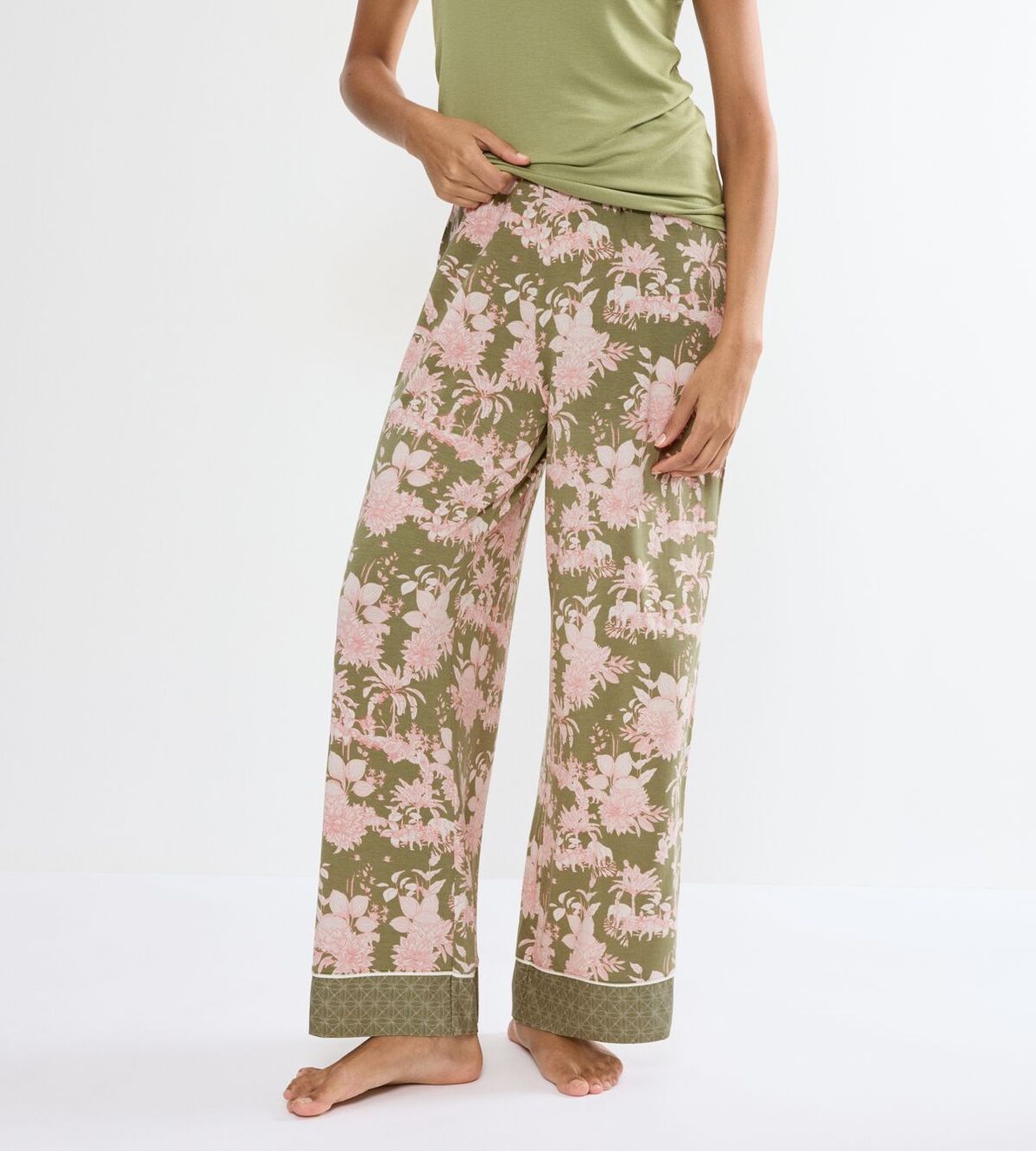 Aura Spotlight Trousers 01 Green Combination 0031