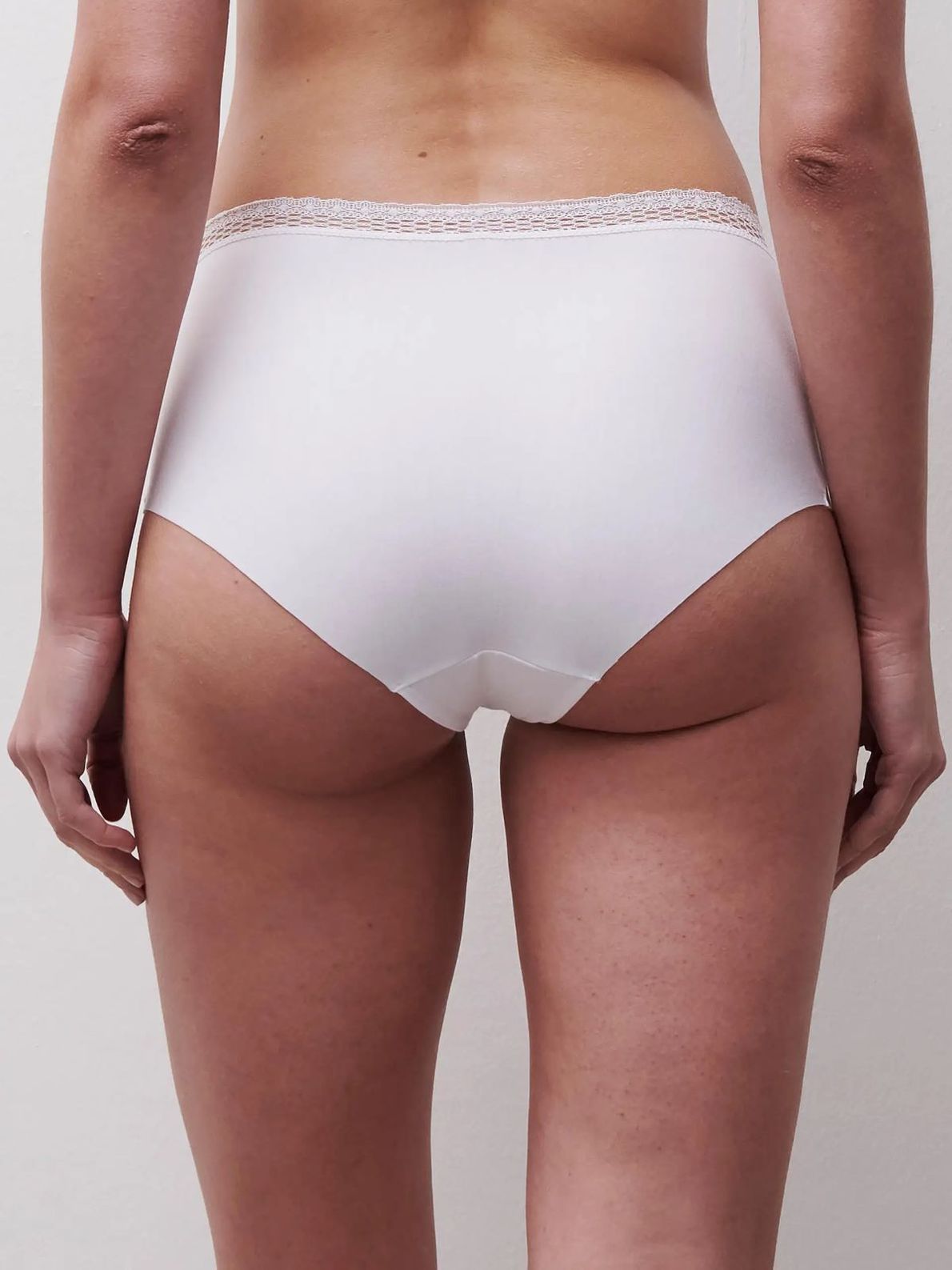 C17Oc7 Cozy Chic White