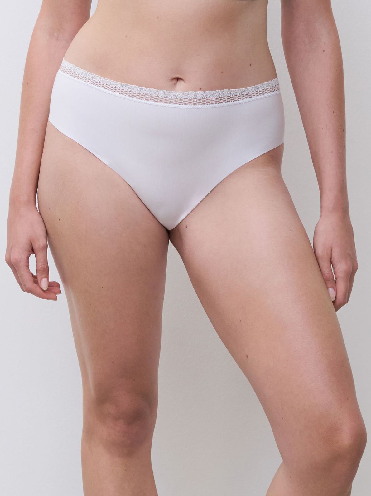 C17Oa3 Cozy Chic White