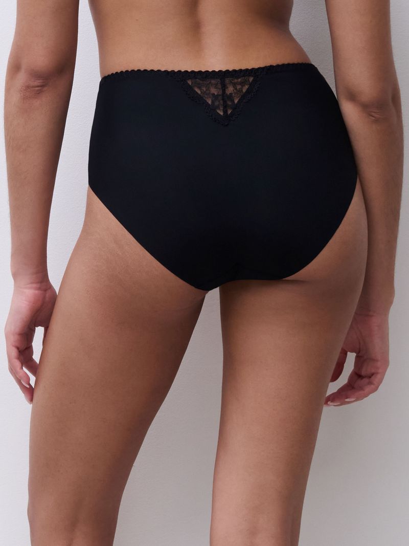 C1AMC5 Kiss Black 011