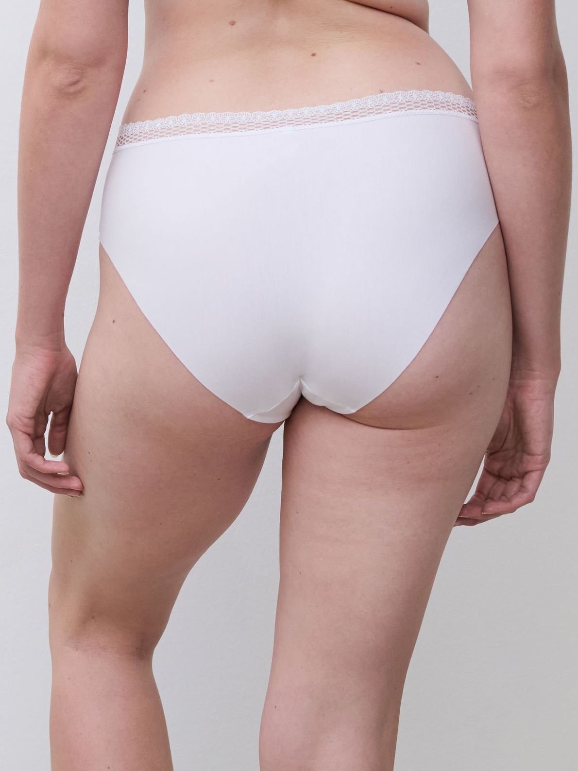C17Oa3 Cozy Chic White
