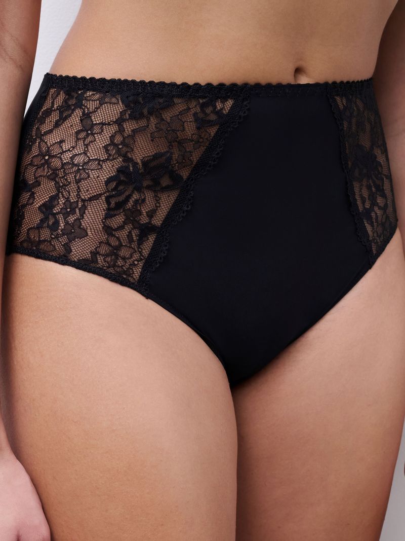 C1AMC5 Kiss Black 011