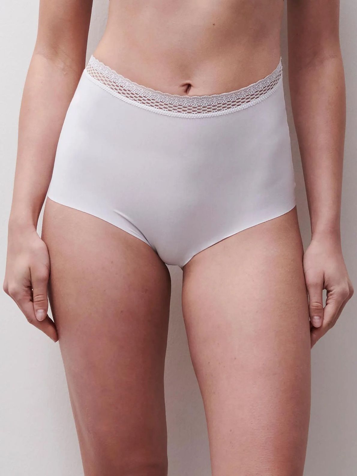 C17Oc7 Cozy Chic White