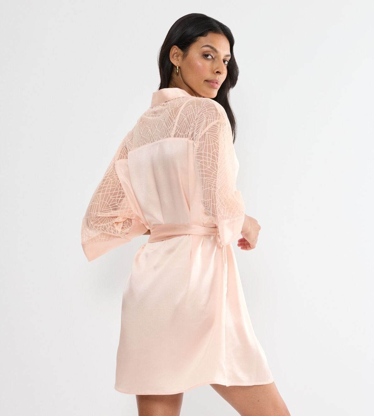 A Weekend To Remember Robe Porcelain 0040