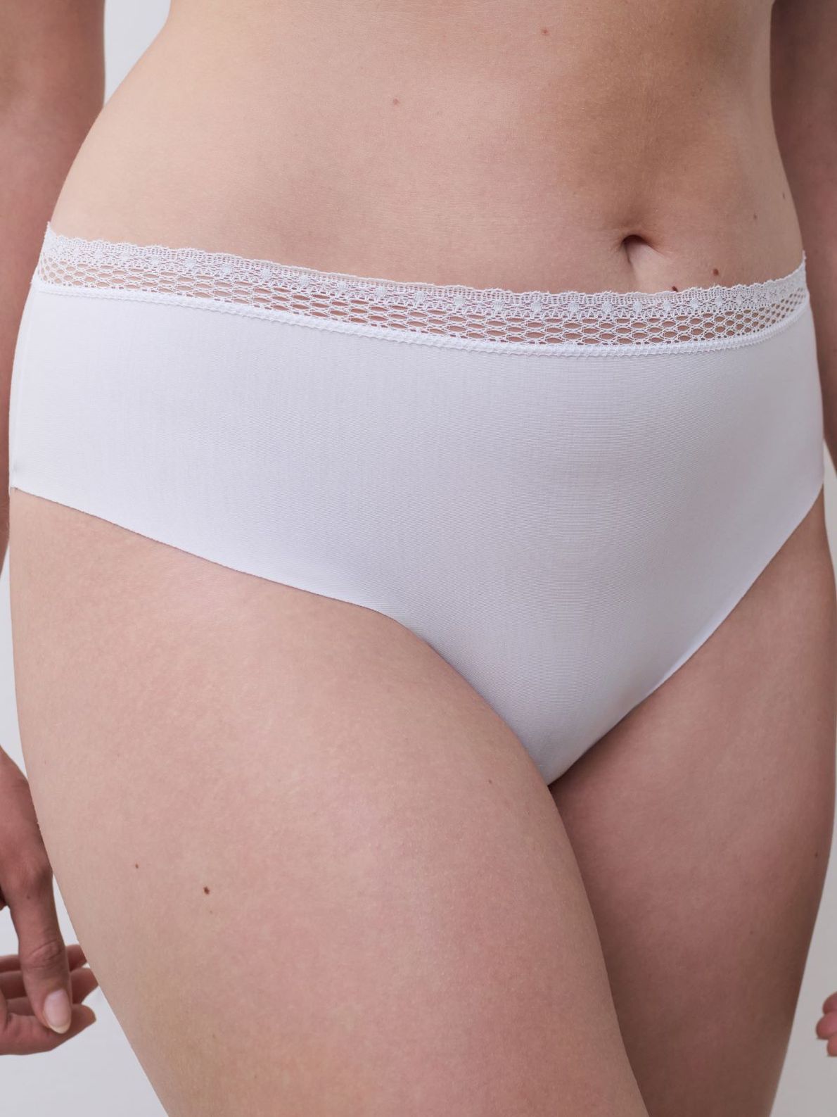 C17Oa3 Cozy Chic White
