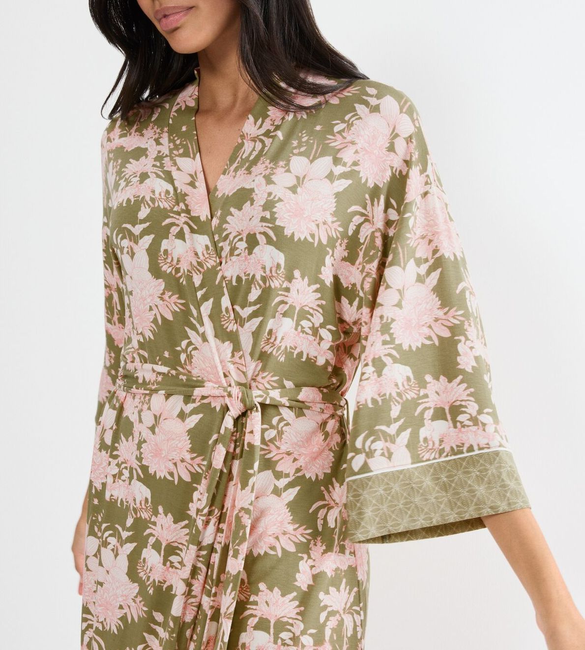 Aura Spotlight Robe 01 Green Combination 0031