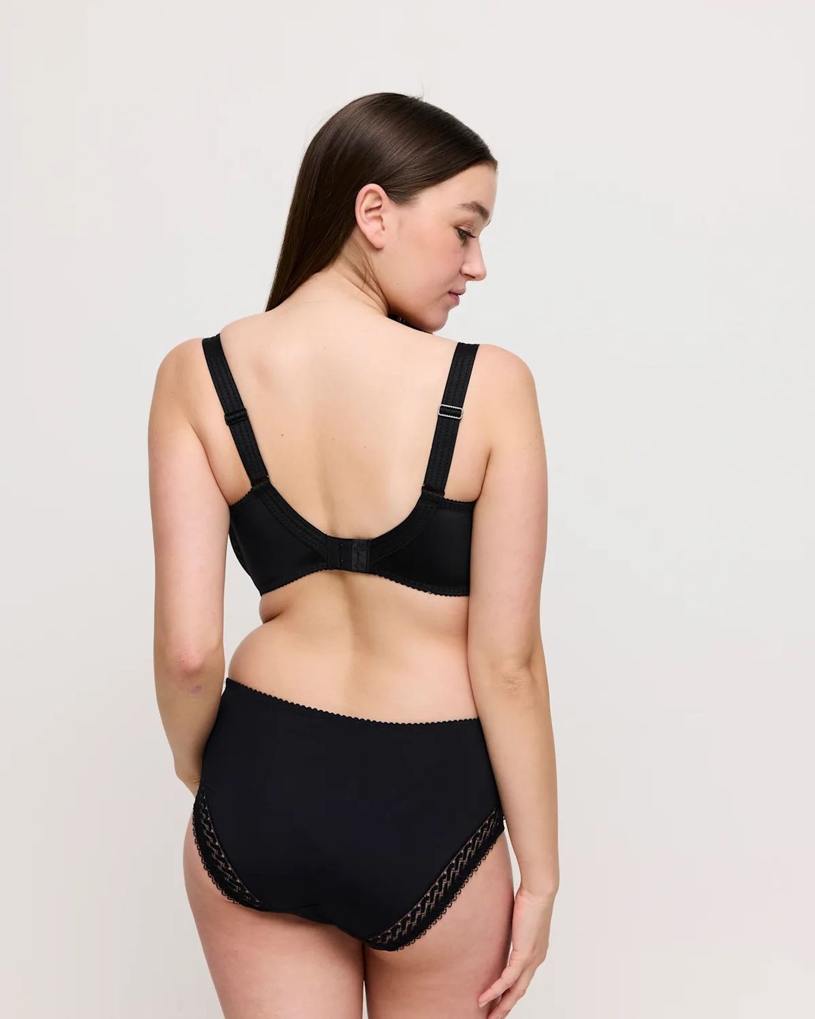 0163380 Montara Black