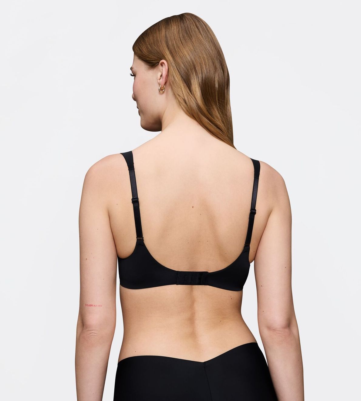 Body Make-Up Illusion Wp Ex Black 0004
