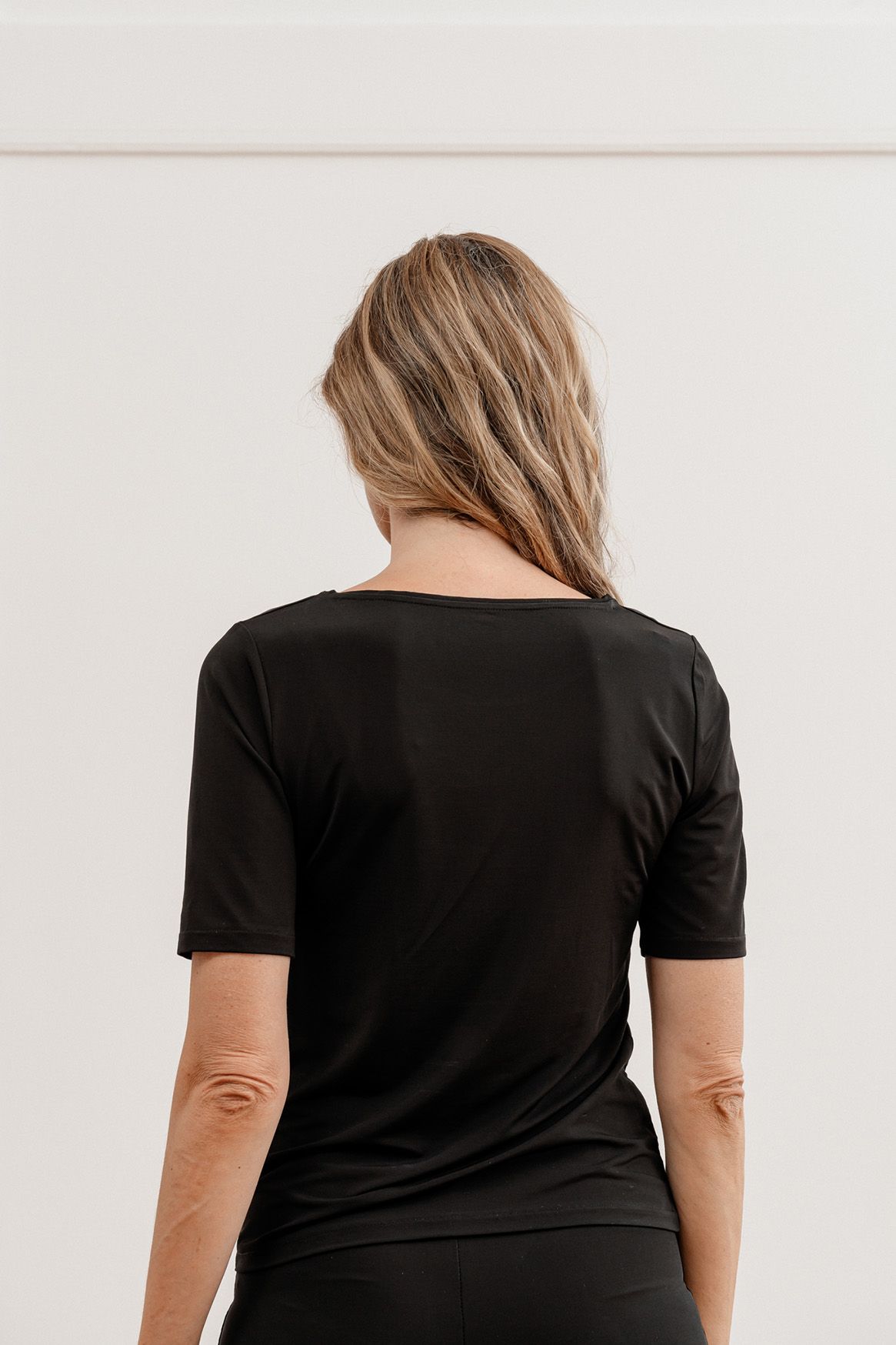22-08-002 Ingrid Top Black Onyx