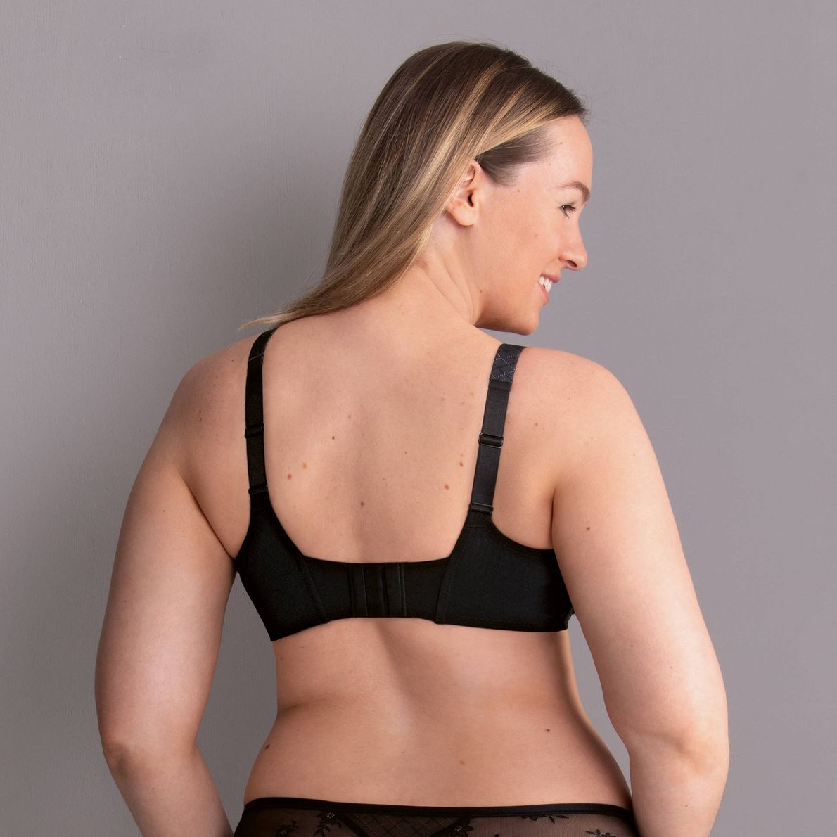 Rosa Faia 5284 Rosemary Black