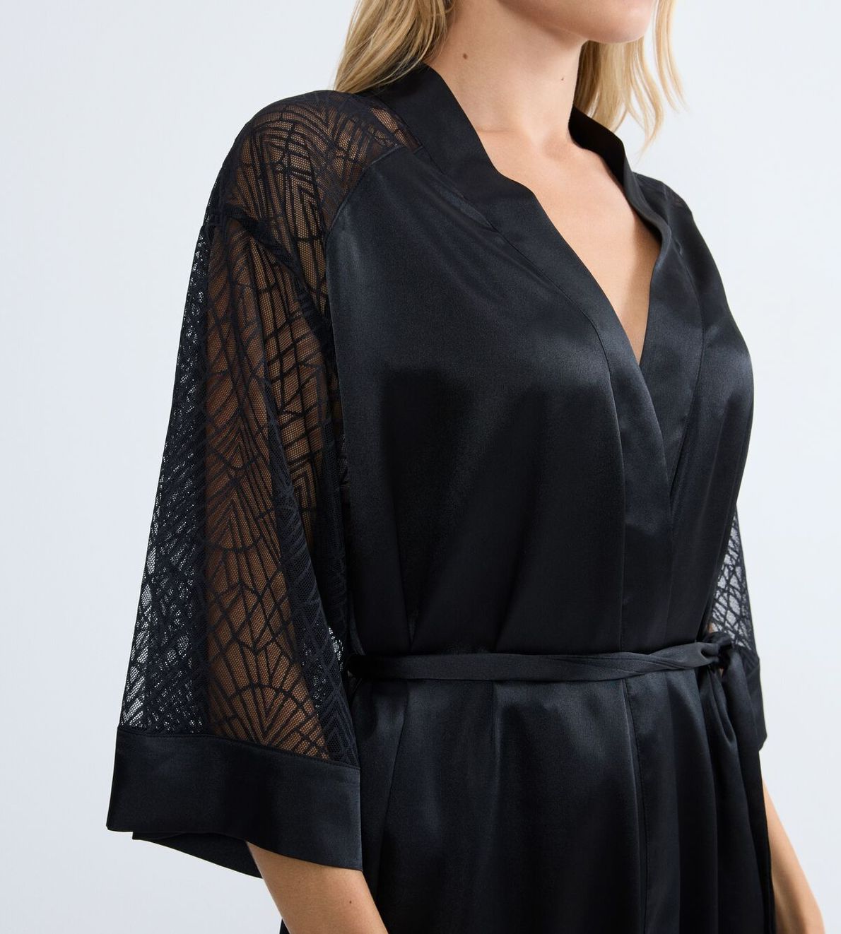 A Weekend To Remember Robe Black 0004