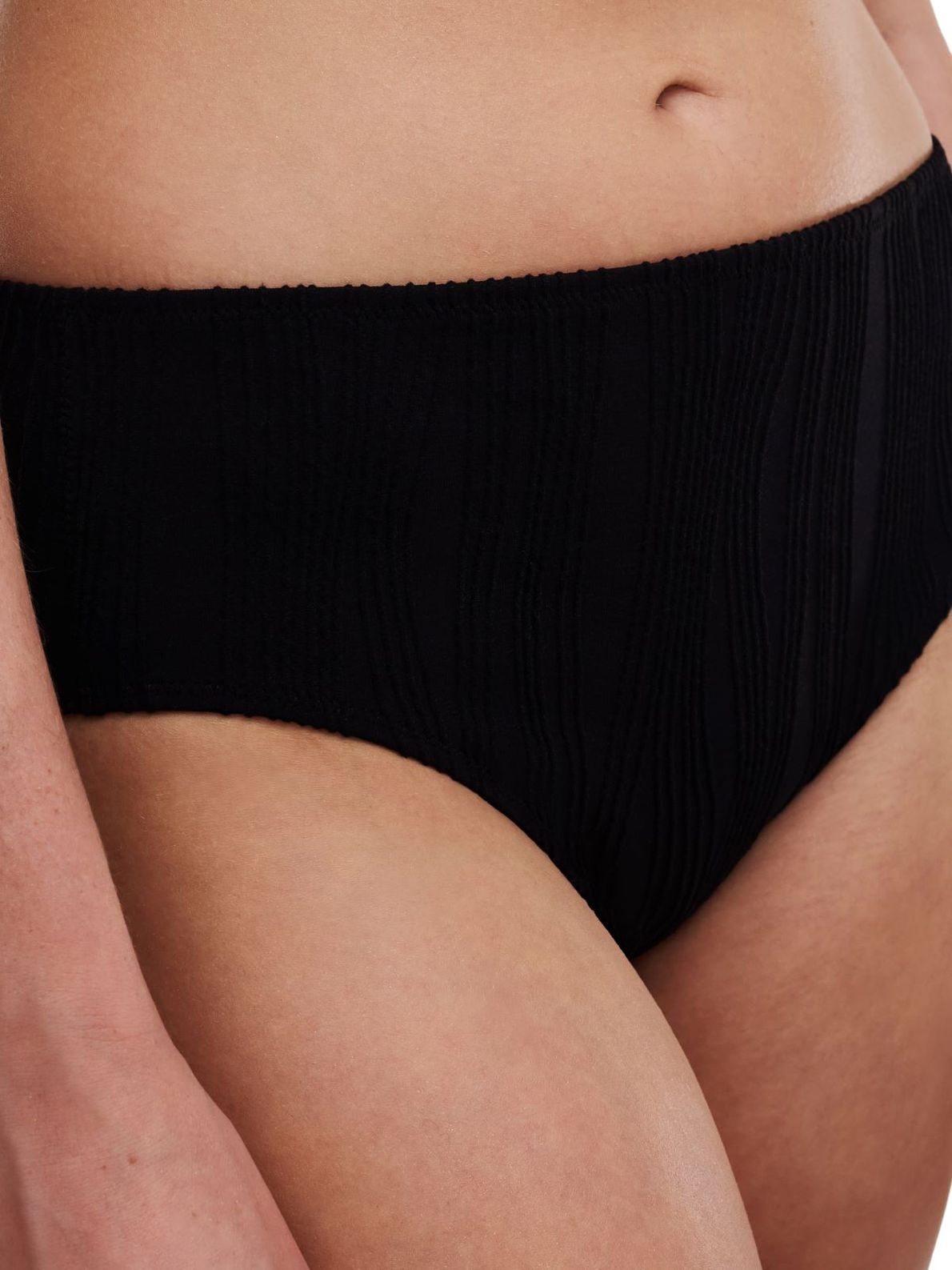 C12Vc5 Black 011