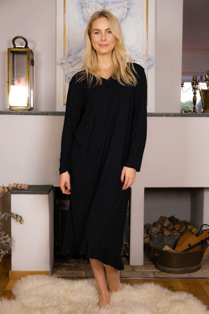 Marianne With Frills Black