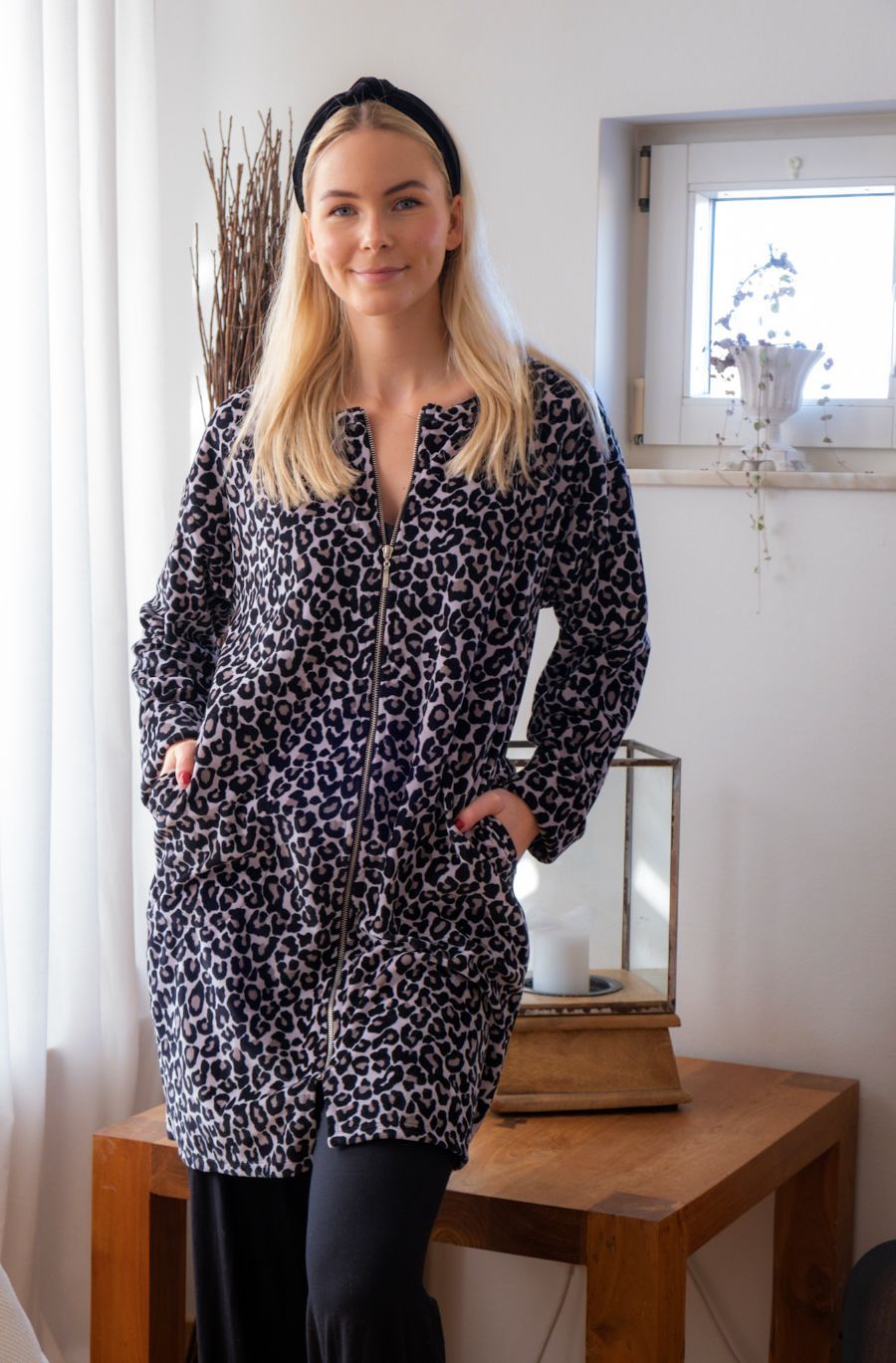 Nicolina Robe Velour Leo