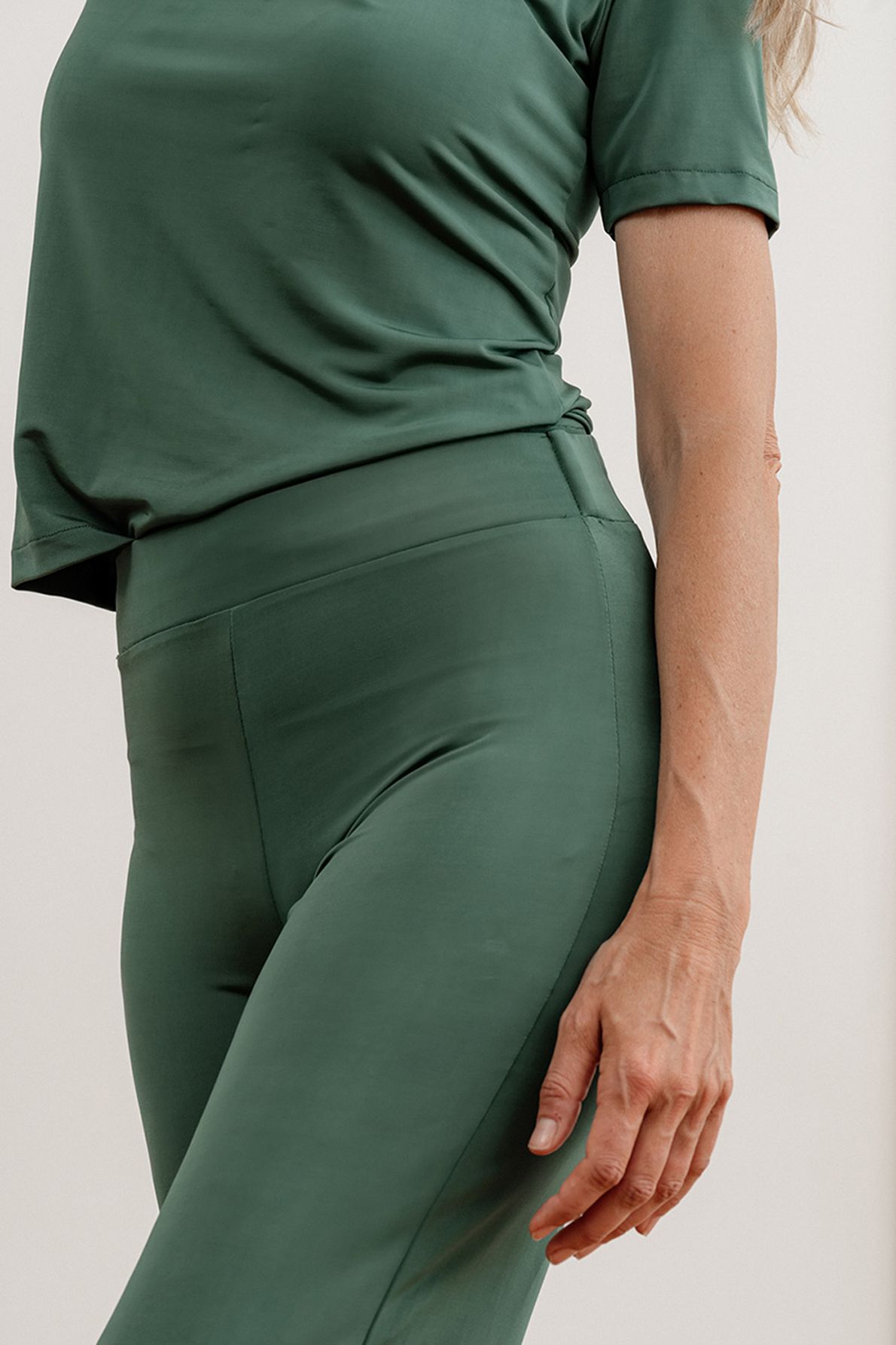 22-08-007 Marie Pants Green Jade