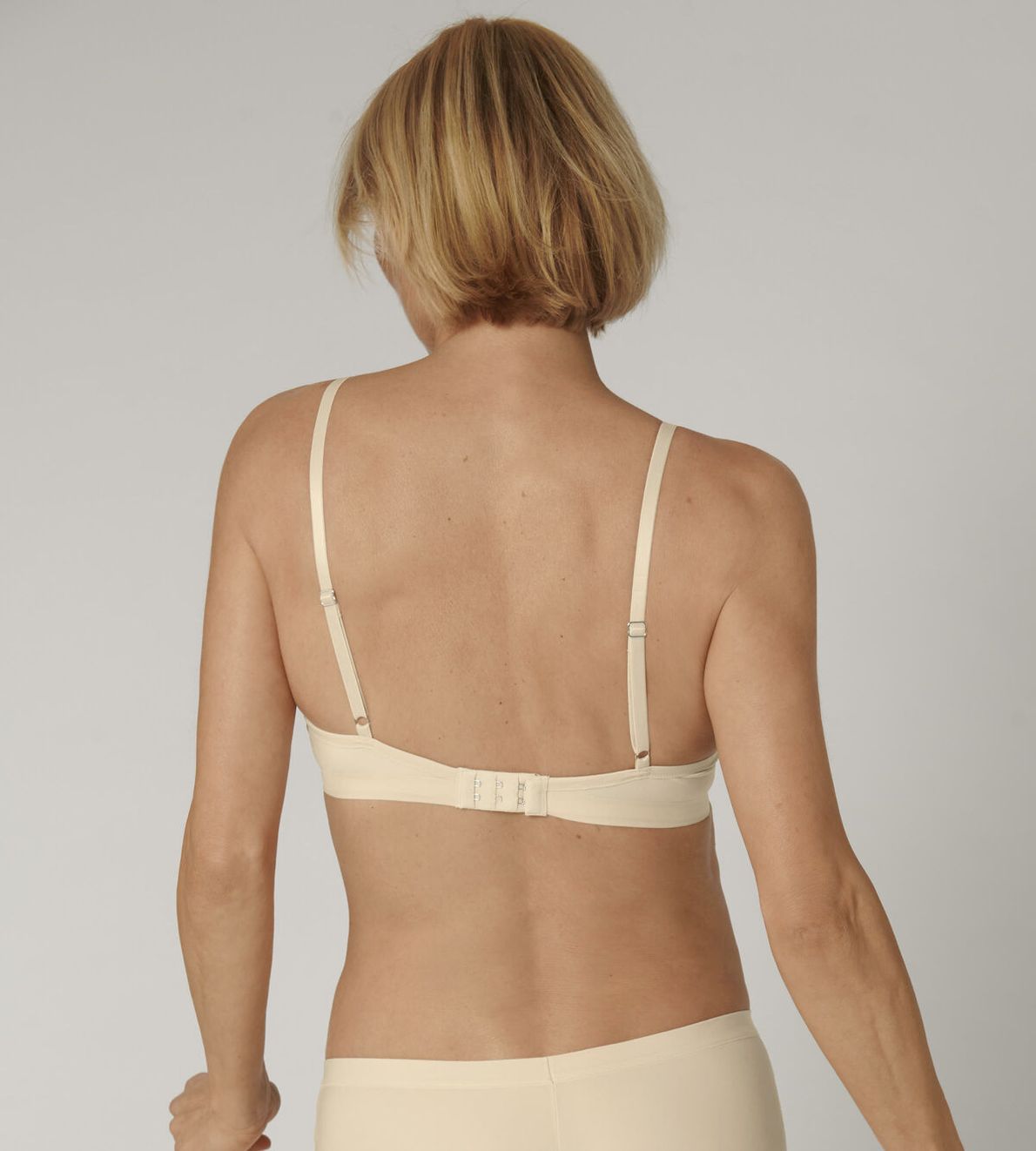 Aura Spotlight Wp Creamy Dream 6720