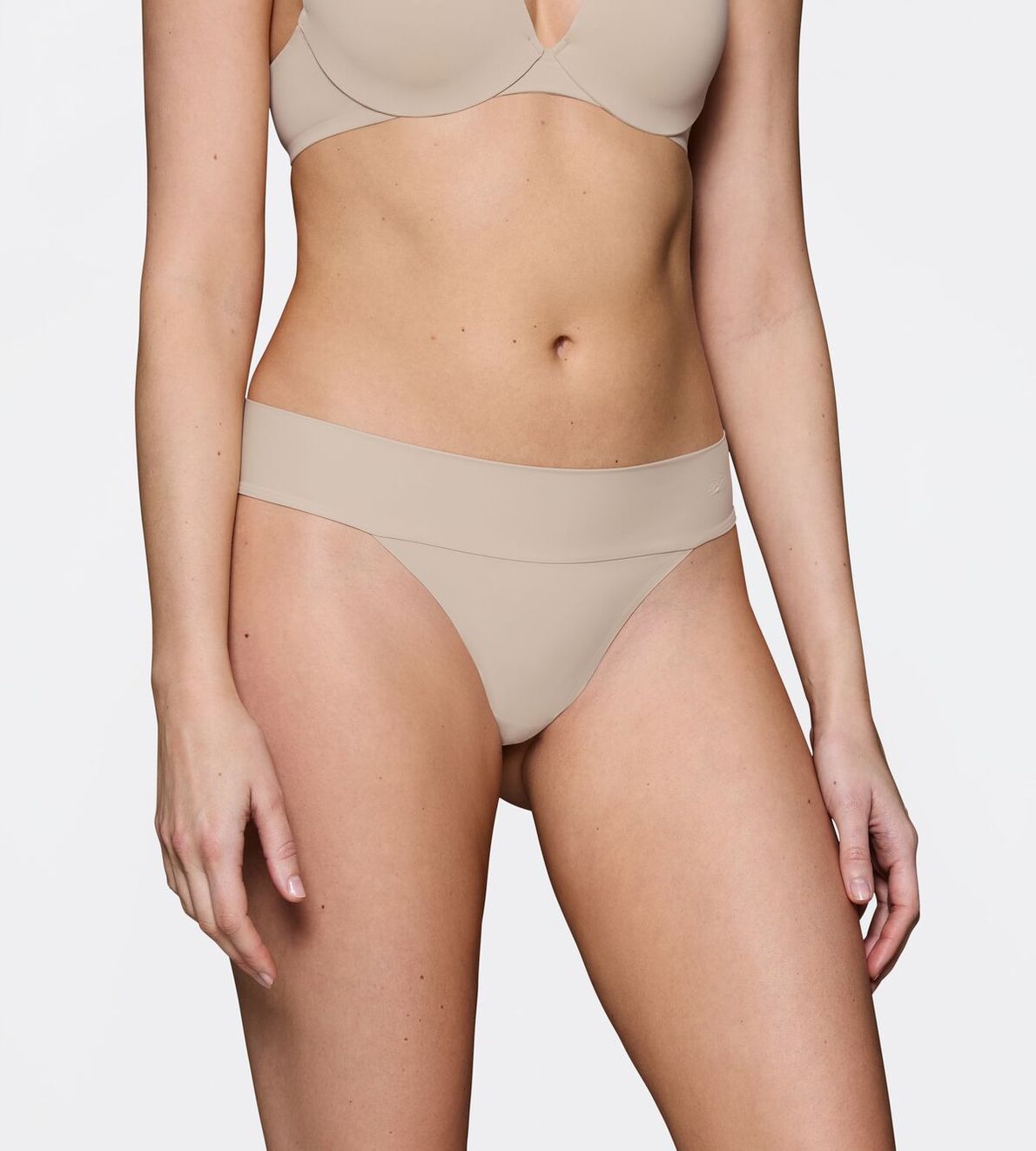 Body Make-Up Illusion String Ex Nude Beige 00Nz