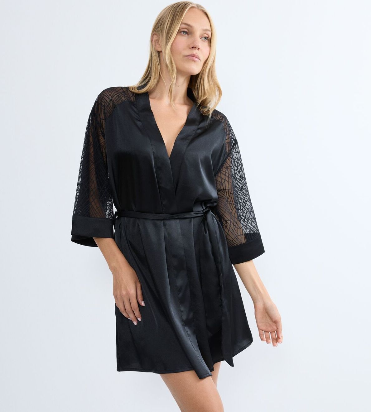 A Weekend To Remember Robe Black 0004