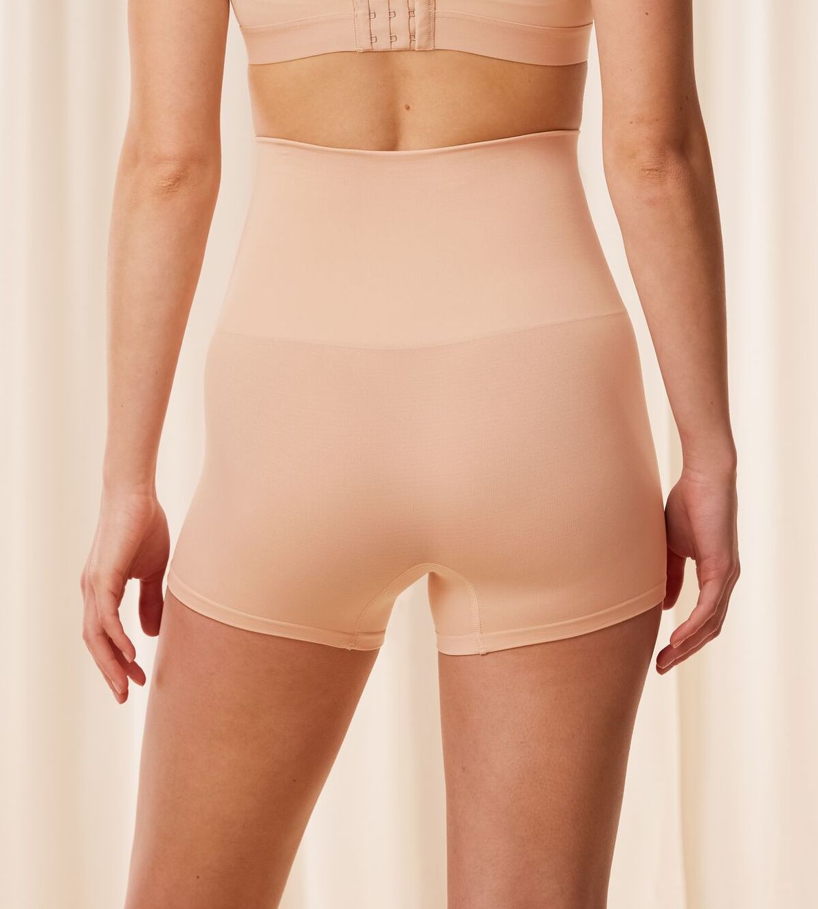 Triumph Soft Sculpt Bandeau Short Neutral Beige 00Ep
