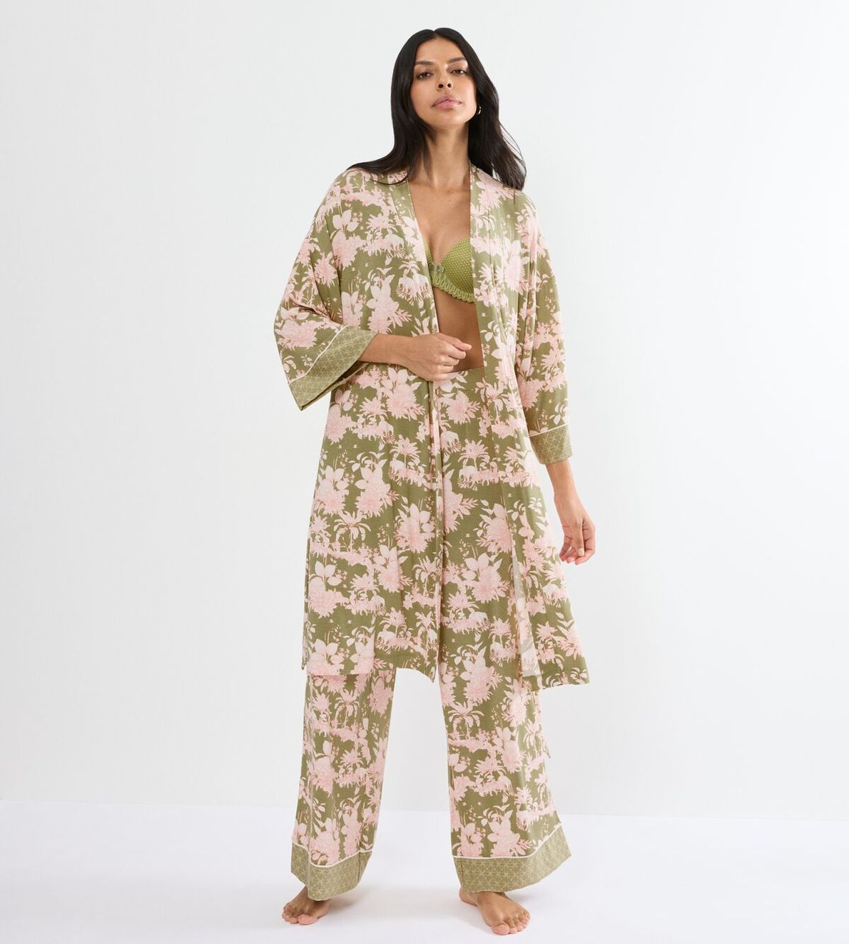 Aura Spotlight Robe 01 Green Combination 0031