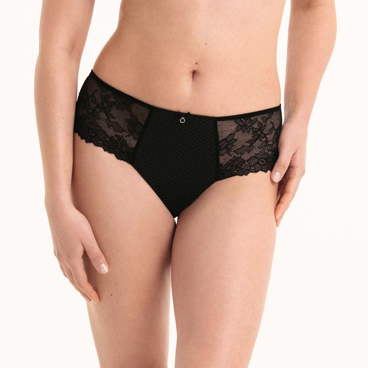 1394 Eloise Black 001