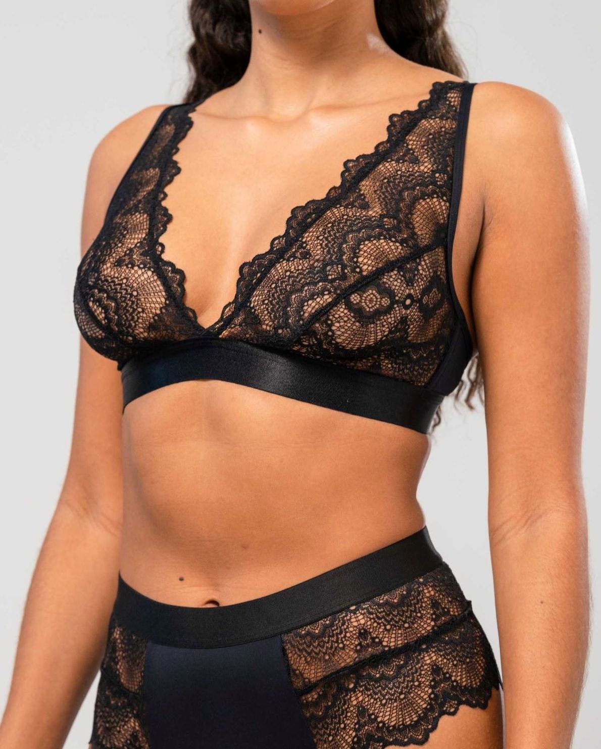 Lace Plunge Bralette Saboteur Black